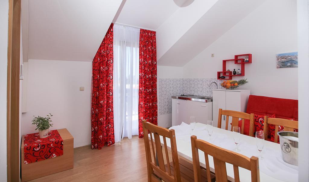 Apartments&Room Babic Каштела Экстерьер фото