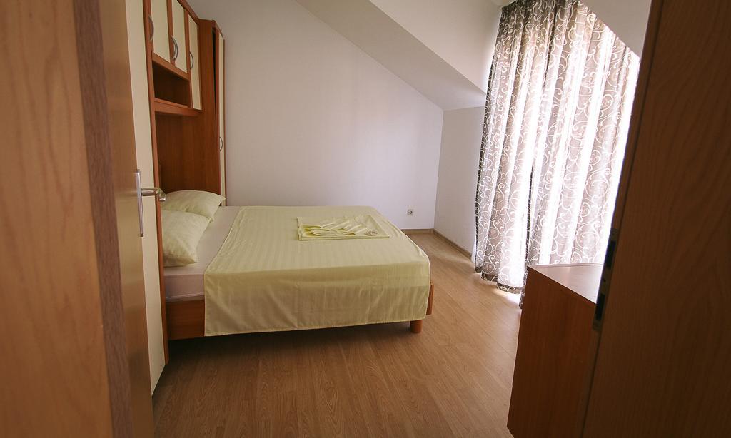 Apartments&Room Babic Каштела Экстерьер фото