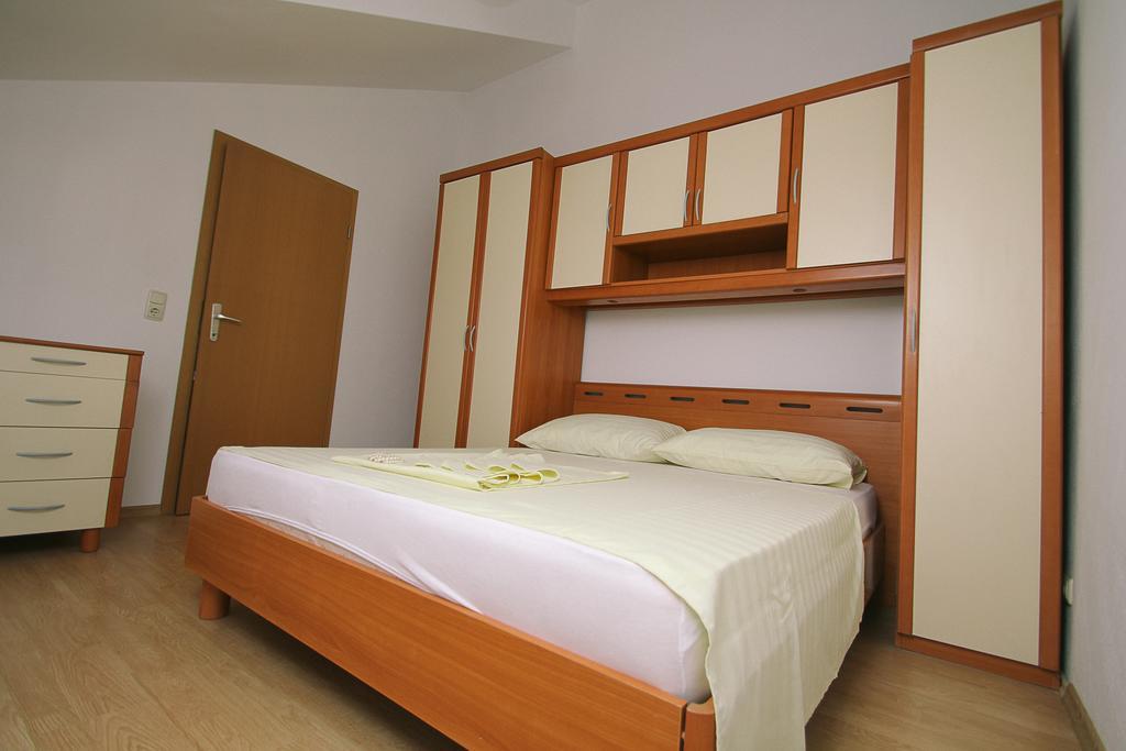 Apartments&Room Babic Каштела Экстерьер фото