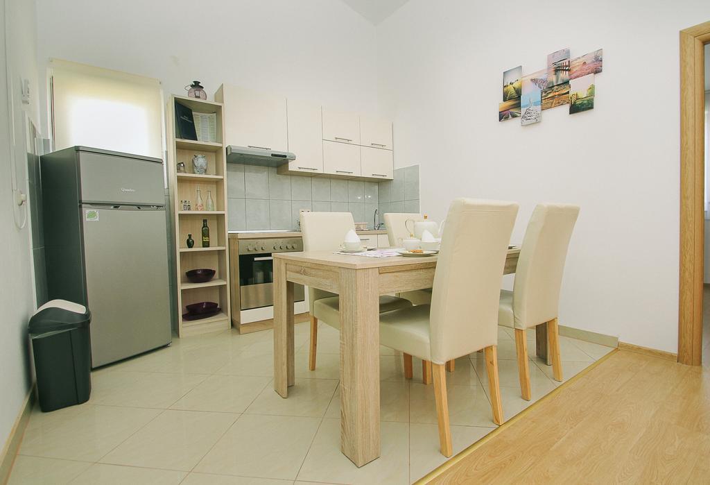 Apartments&Room Babic Каштела Экстерьер фото